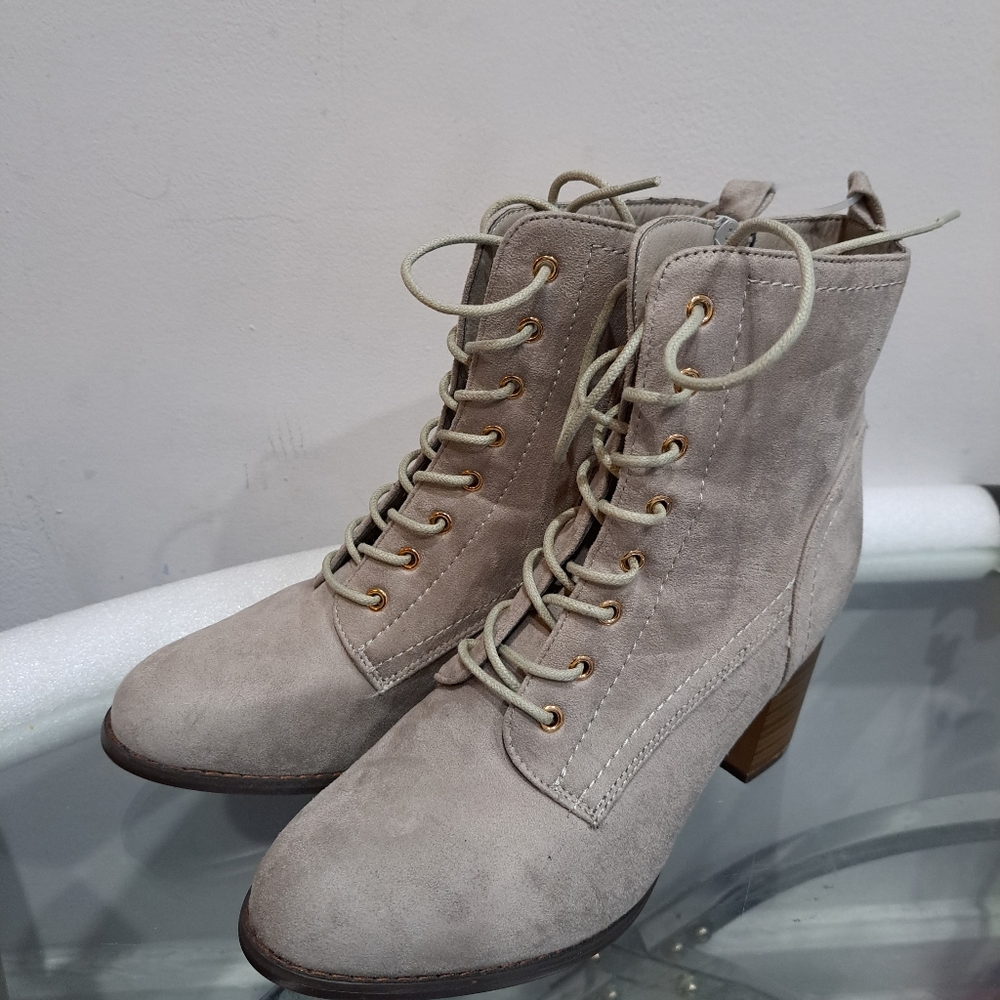 Tru Comfortfoam, NWOT, Boots, Size 9, Color Gray, Brown. - Picture 2 of 4